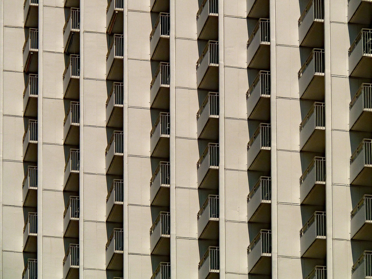 facade  skyscraper  balcony free photo