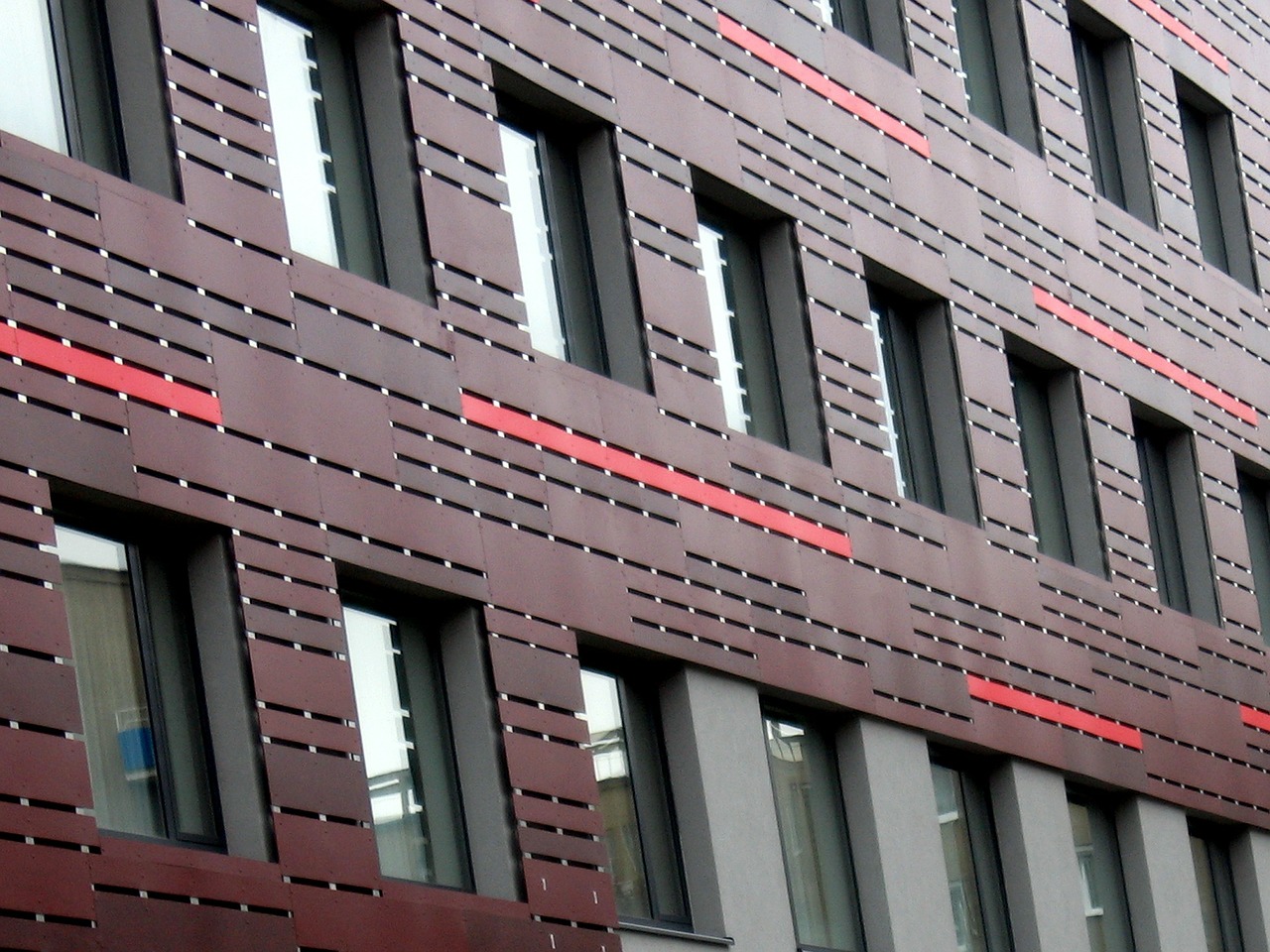 facade window red free photo