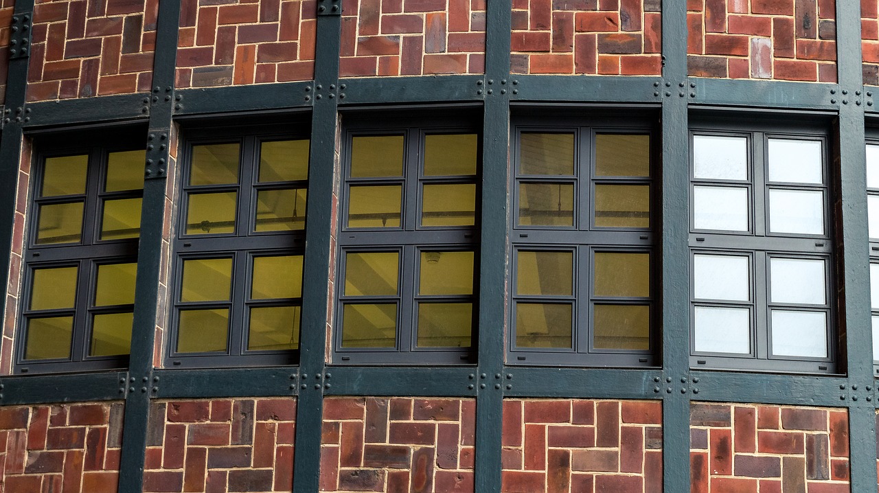 facade  window  masonry free photo