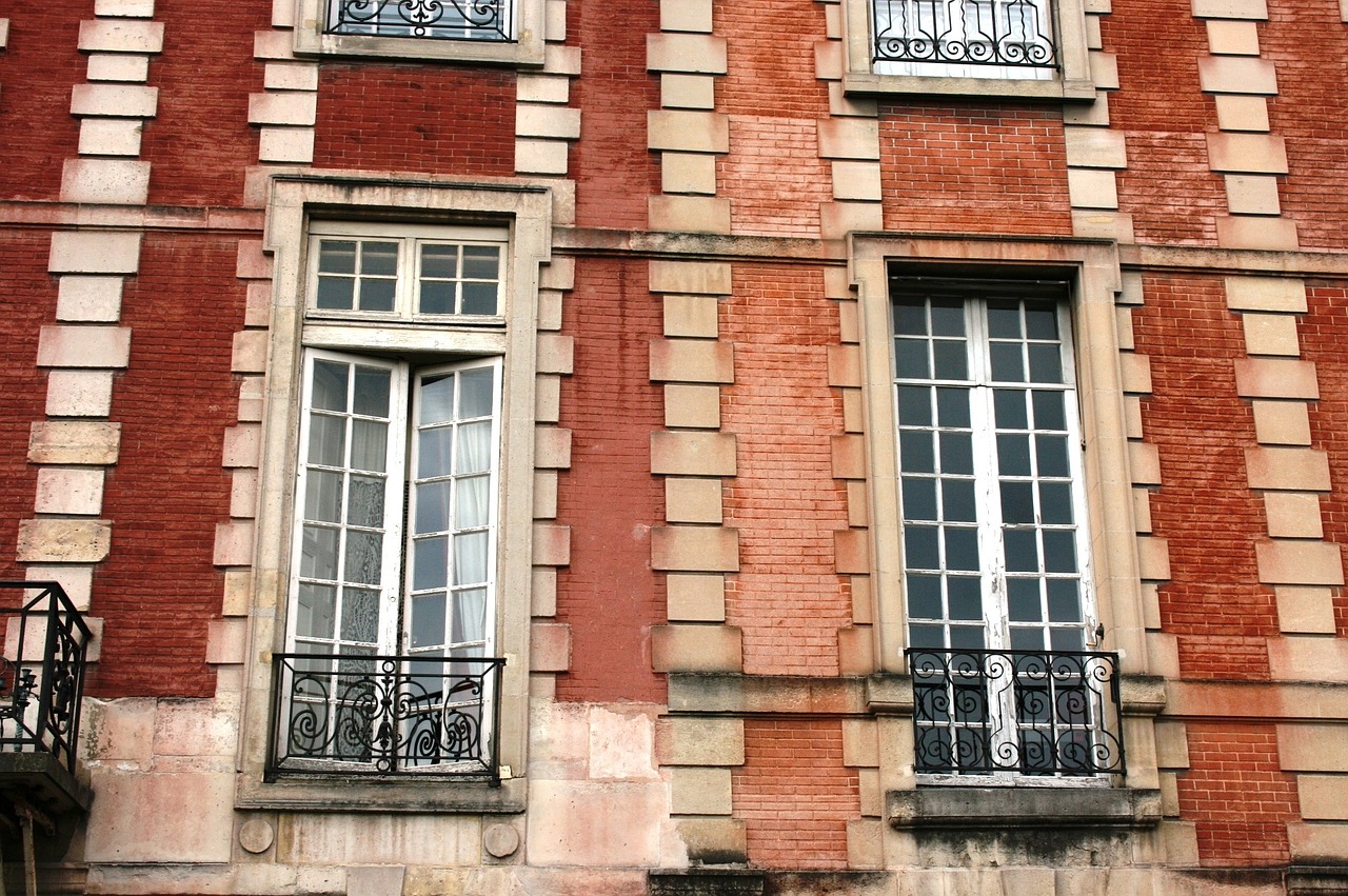 facade windows place des vosges free photo