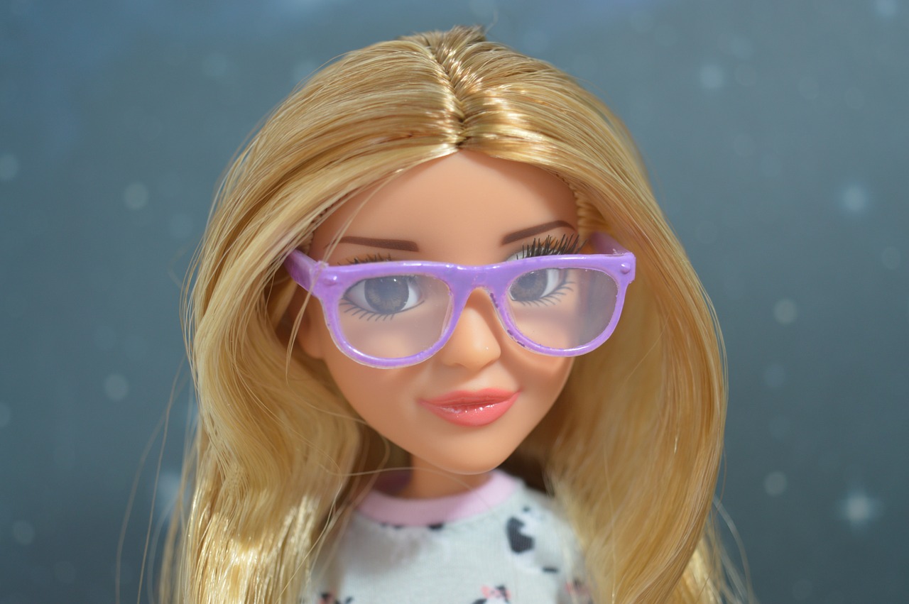doll face glasses free photo