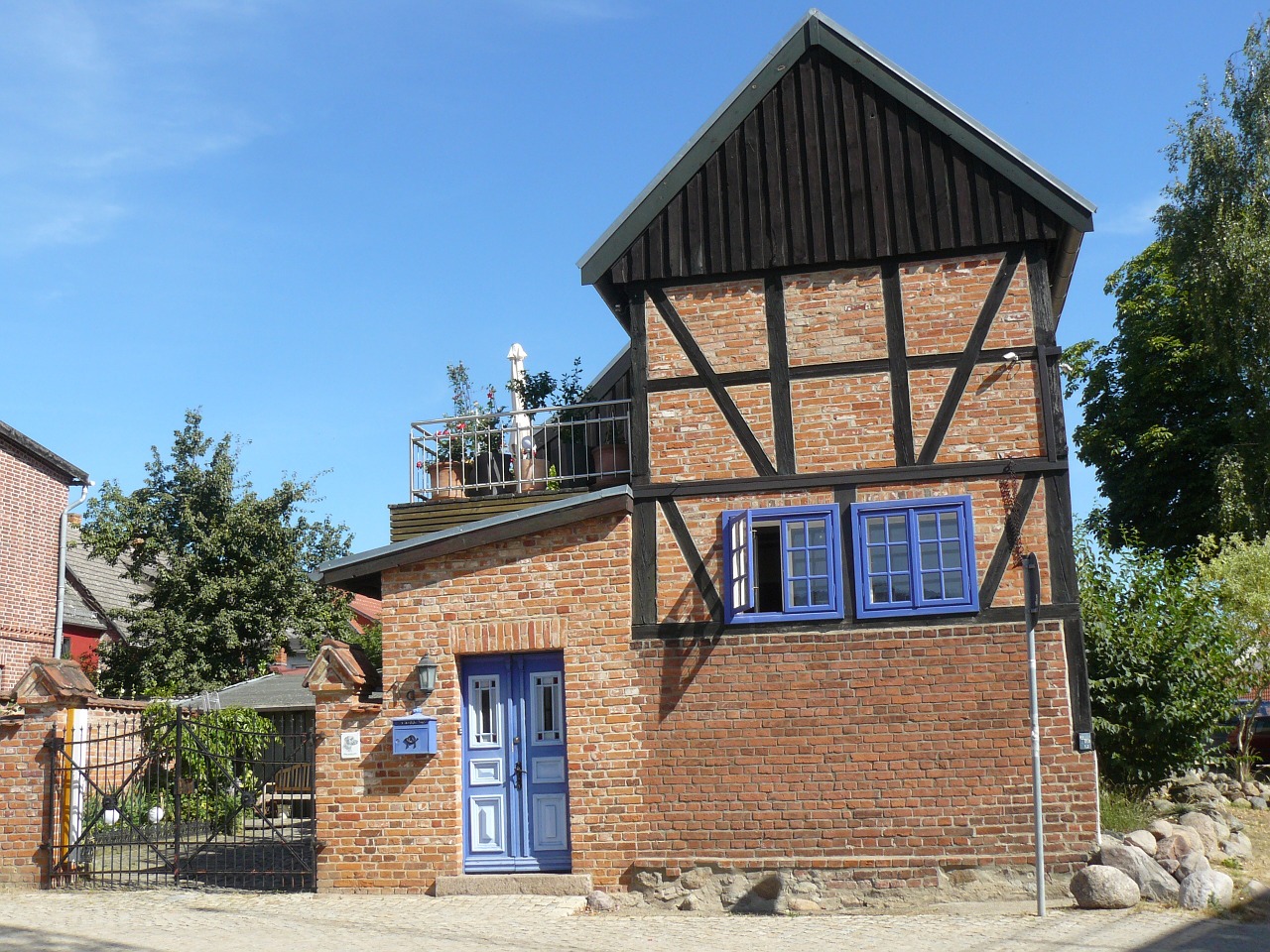 fachwerkhaus summer old town free photo