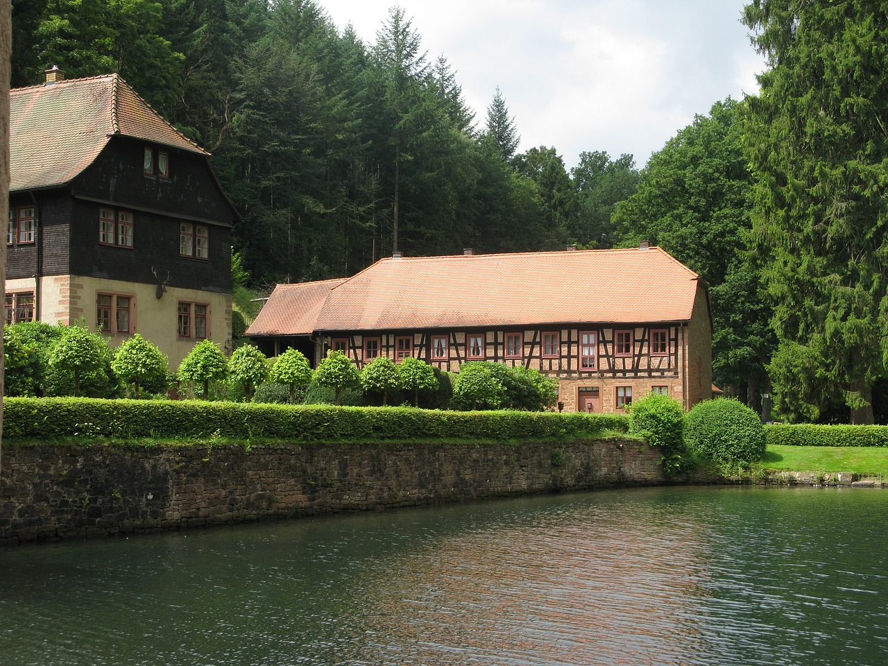 fachwerkhaus lake spessart free photo