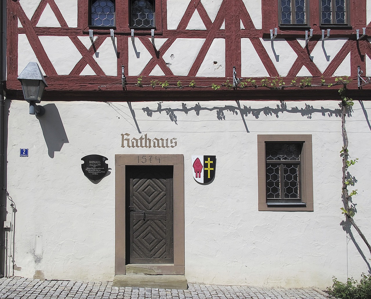 fachwerkhaus sand-stone portal town hall free photo