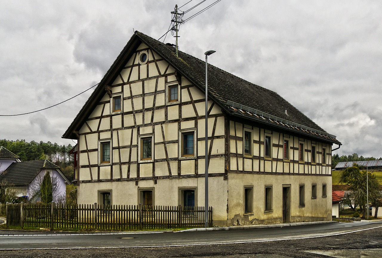 fachwerkhaus farmhouse building free photo