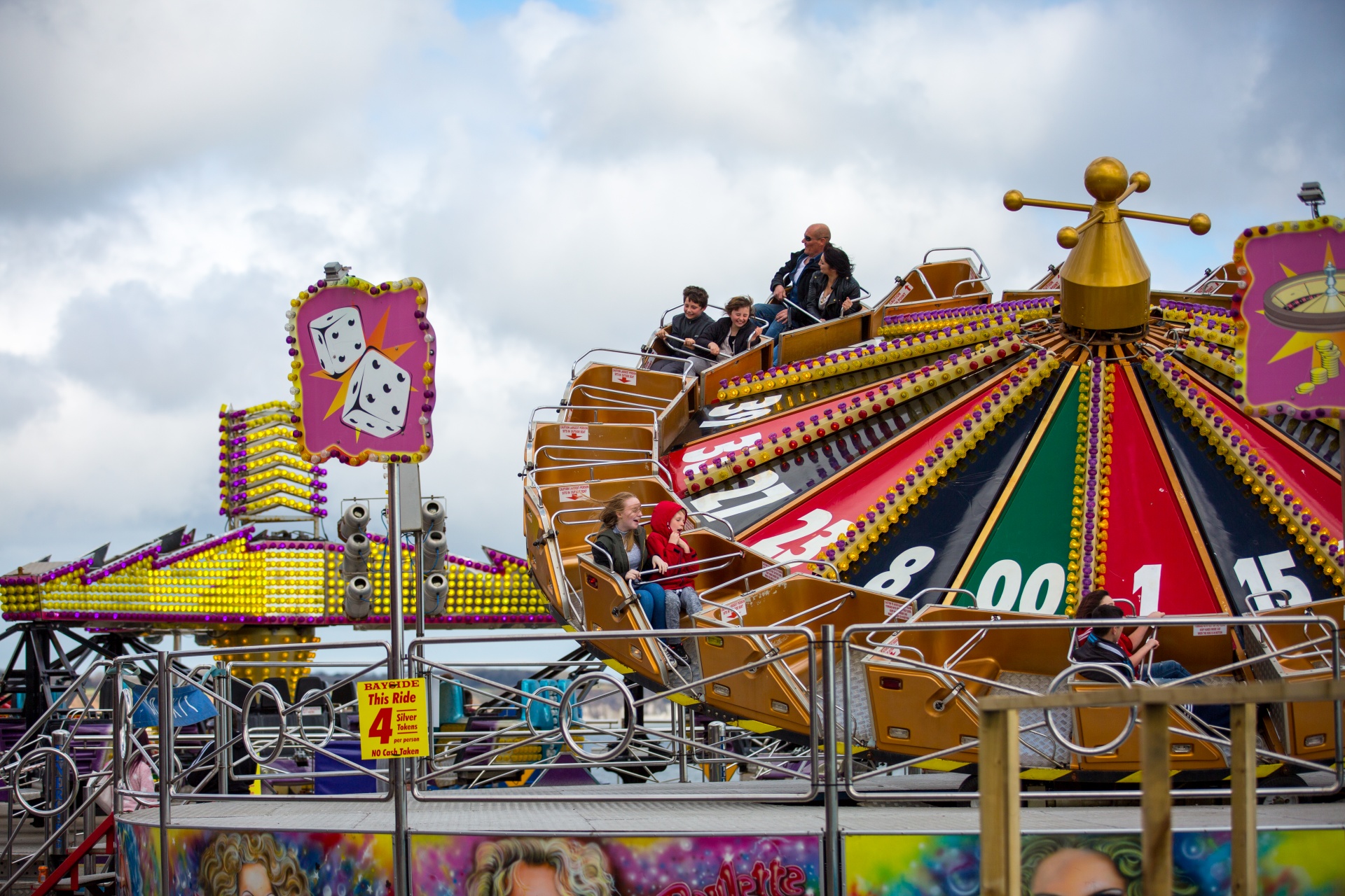 rides fair night free photo