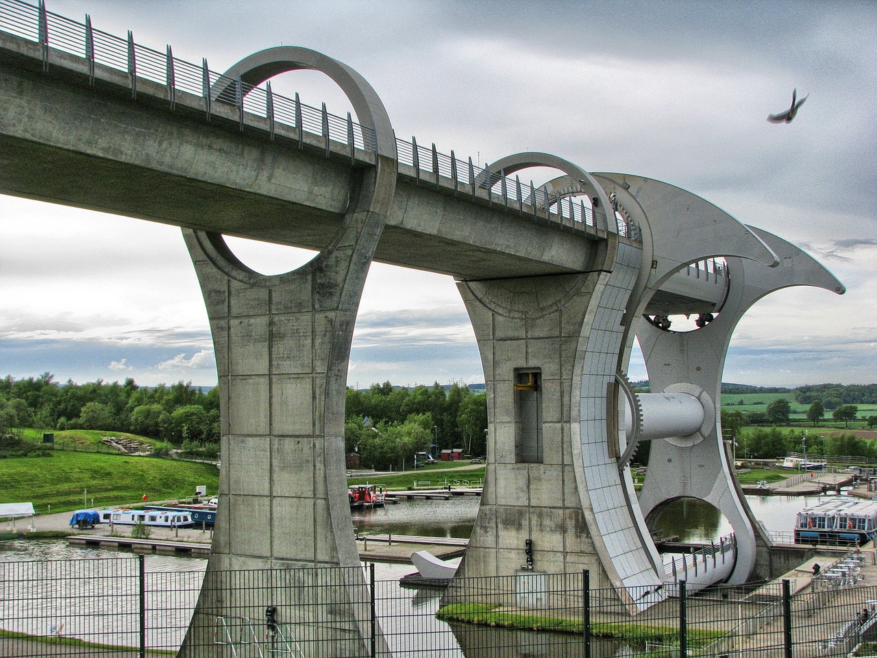 falkirk wheel lift swivel lock free photo