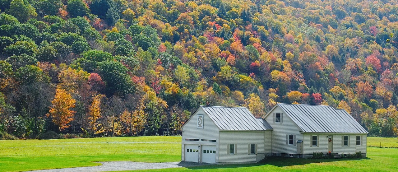 autumn leaves vermont haouse free photo