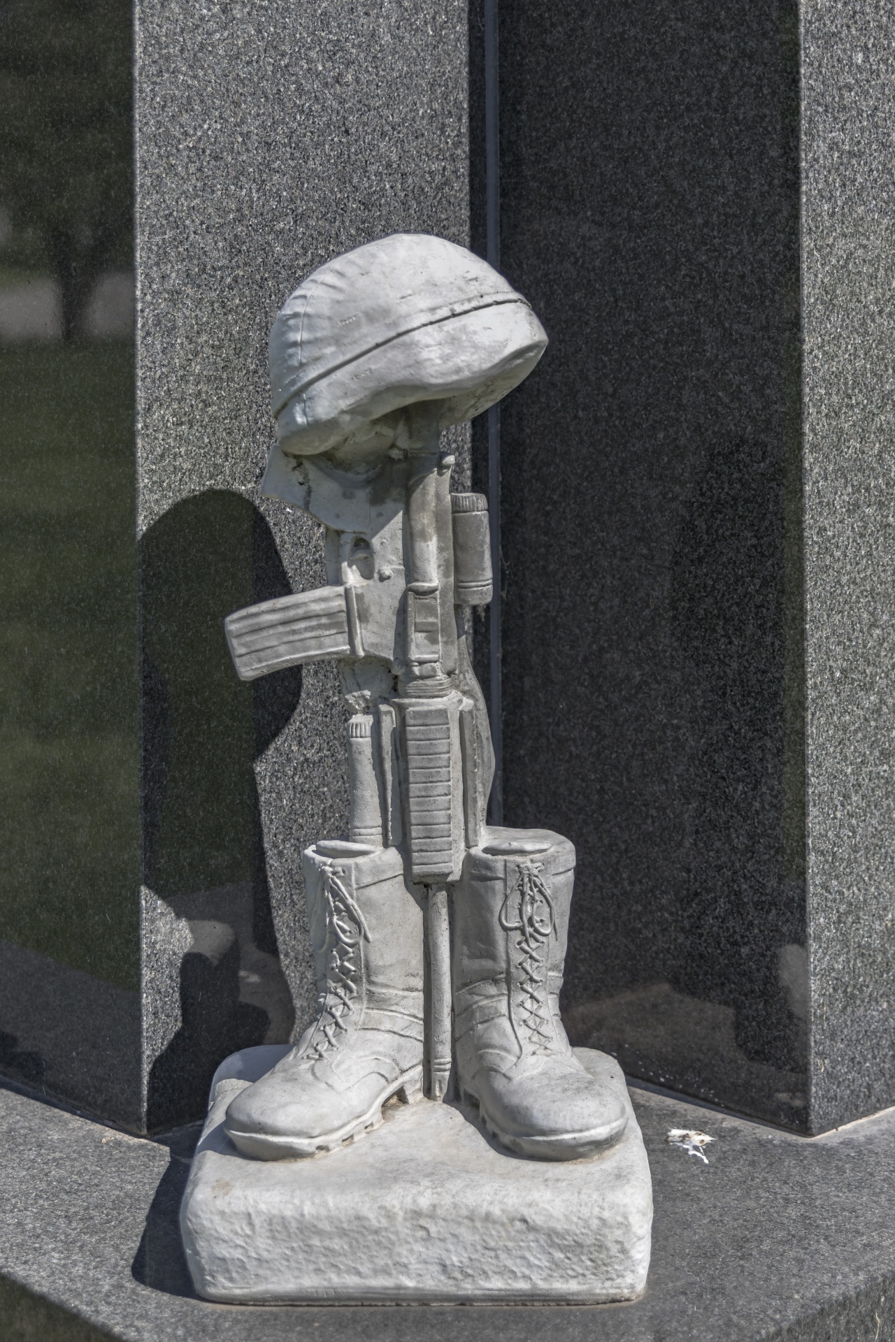 veterans monument sculpture free photo