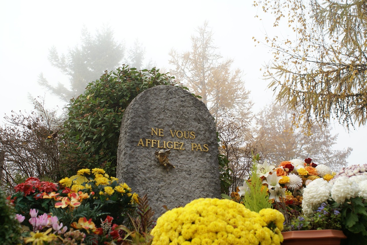 falls cemetery fog free photo