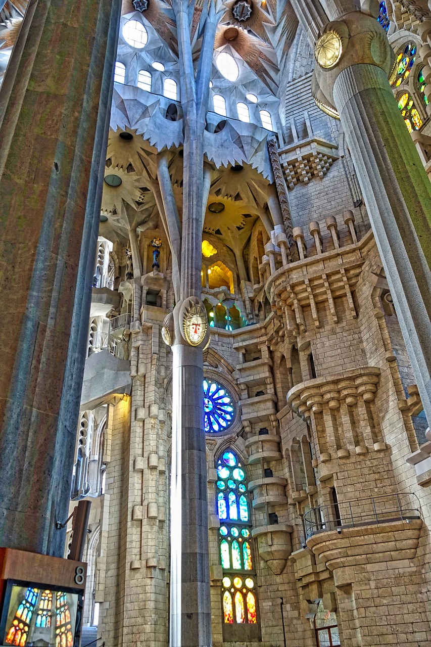 Familia segrada,cathedral,basilica,ceiling,barcelona - free image from ...