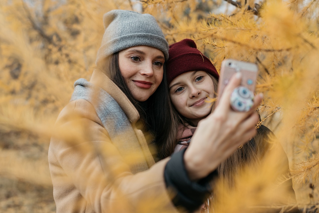 family  mom  daughter free photo