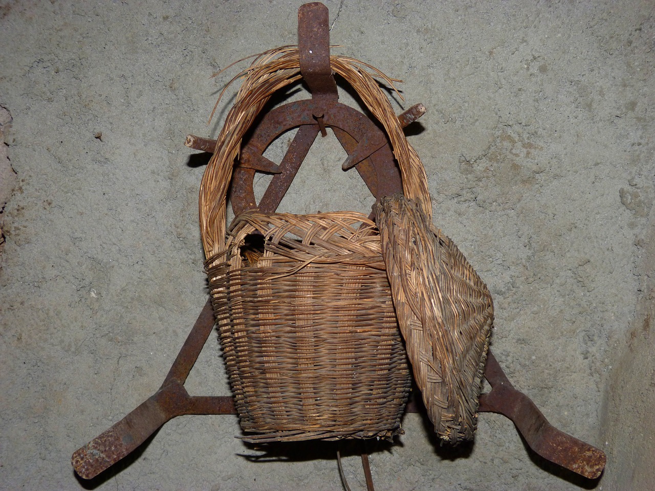 famous wicker basket free photo