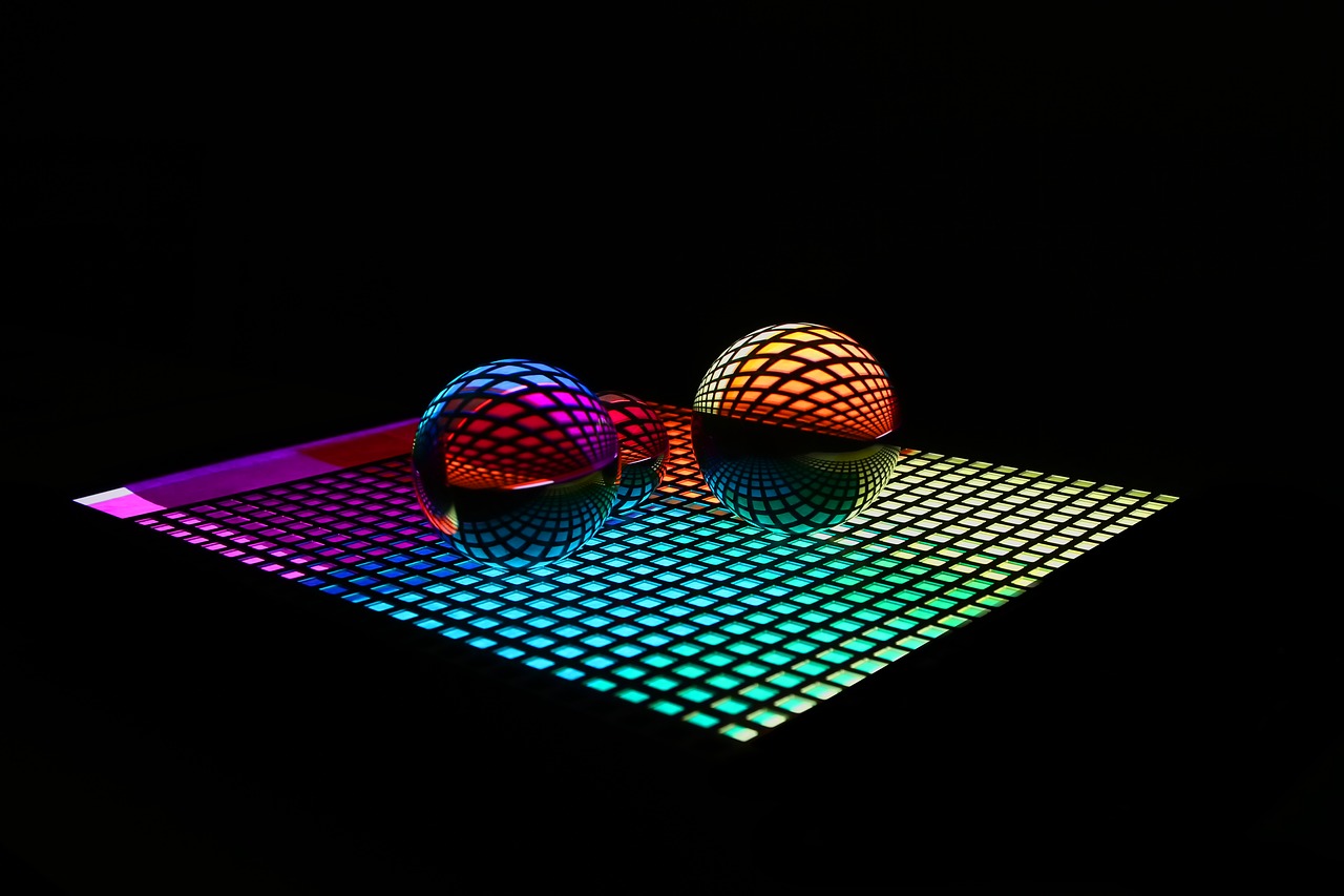 farbenspiel  glaskugeln  light reflections free photo