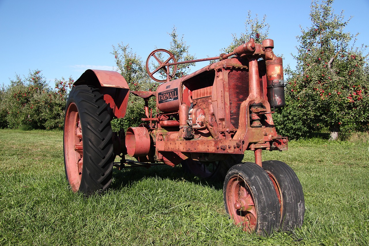 farm tractor agricultural free photo