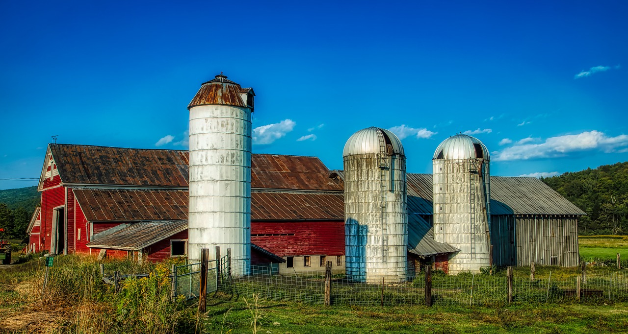 farm  barn  vermont free photo