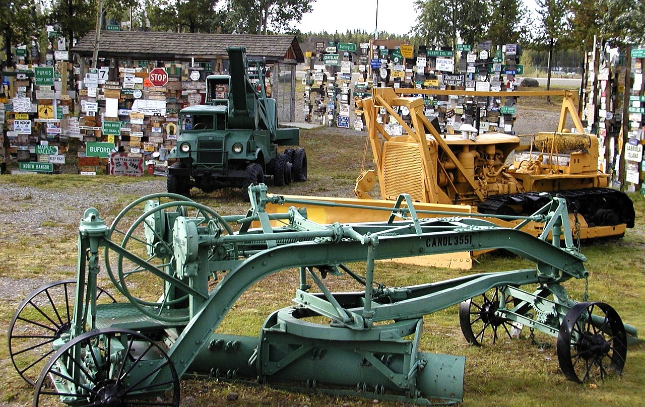 farm equipments sign forest sign free photo