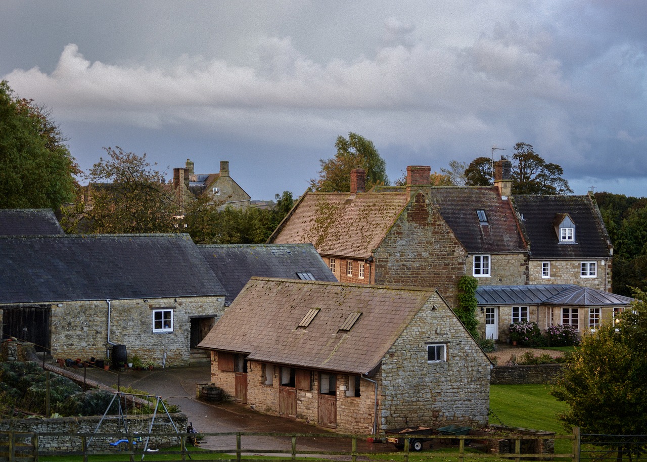 farm house  village  cottage free photo