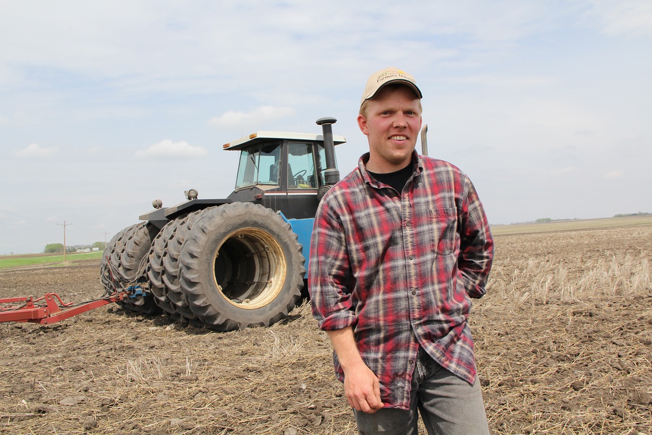 farmer tractor field free photo