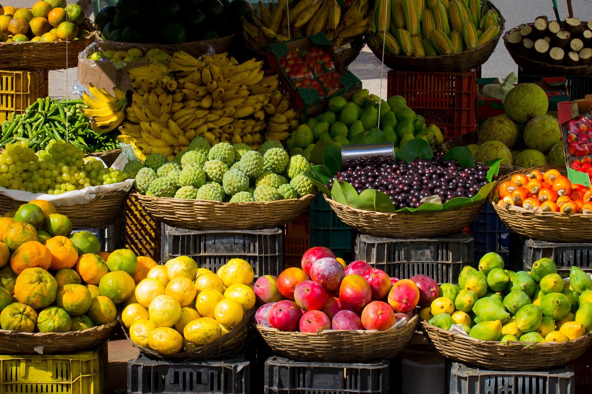 farmers market ripe fruit free photo