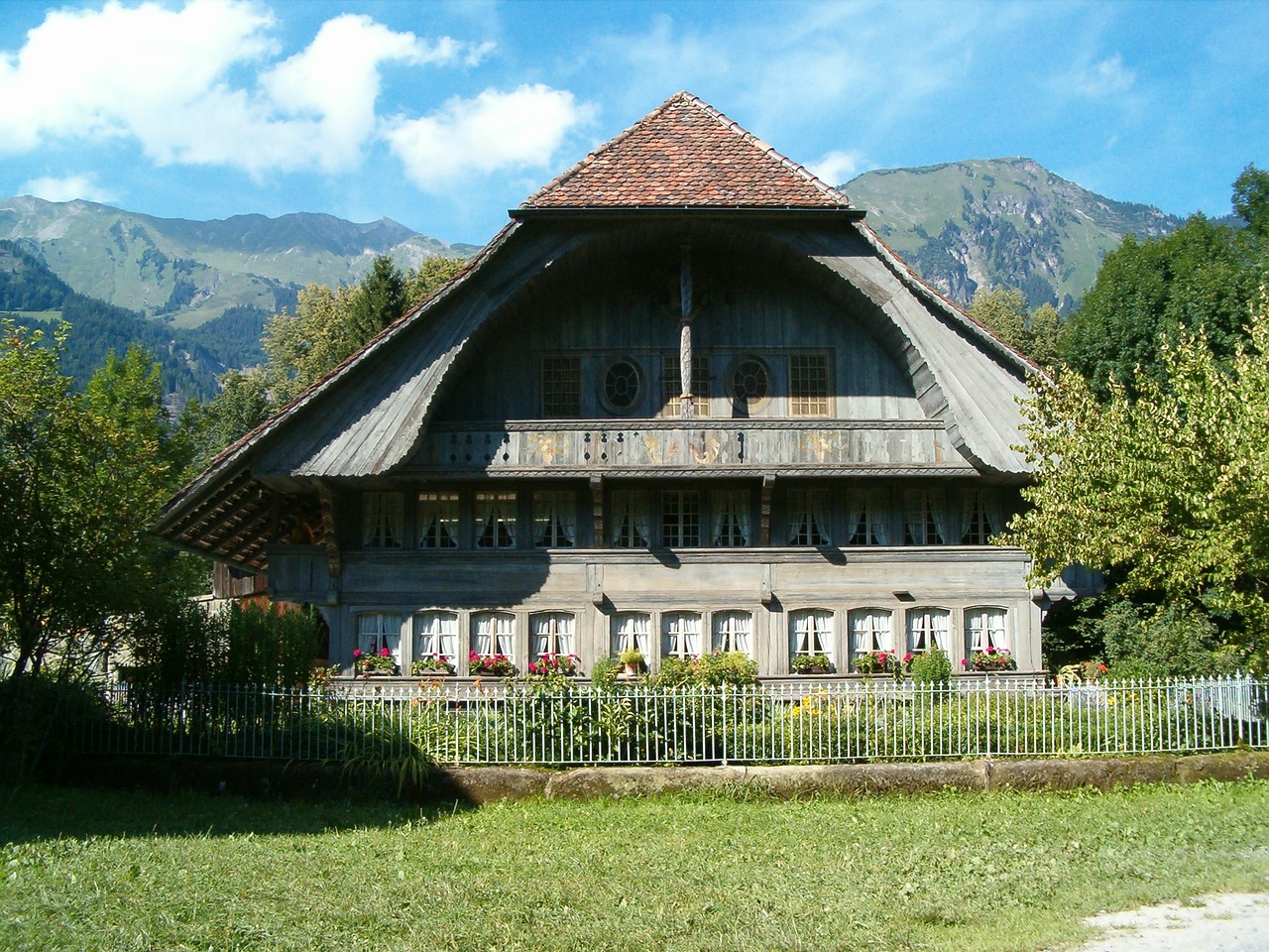 farmhouse wooden historical free photo