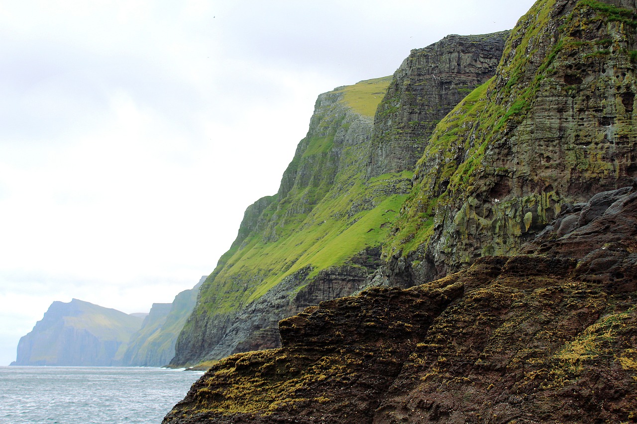 faroe islands  mountainsides  havkig free photo