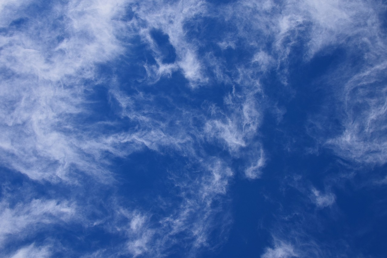 fascinating wispy clouds cloudscape skyscape free photo