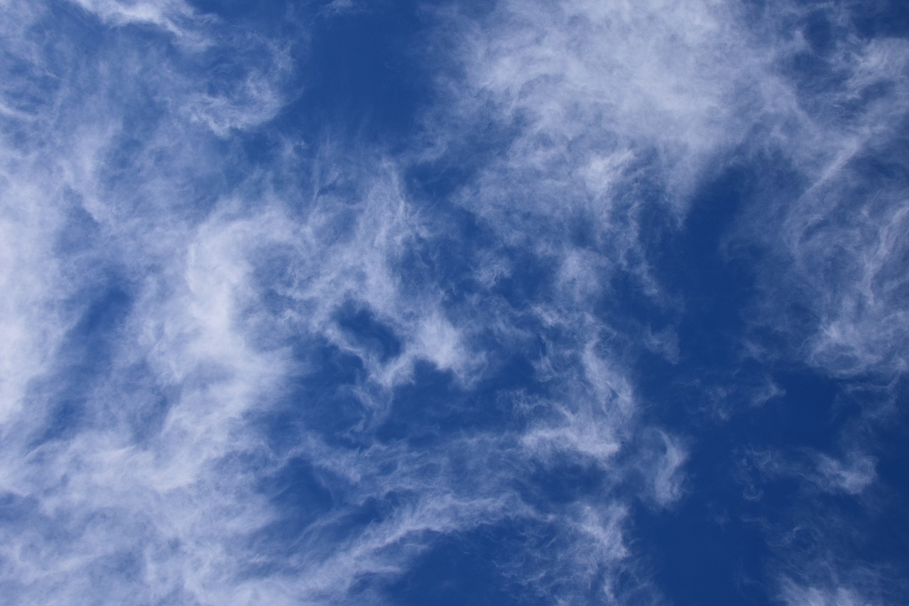 fascinating wispy clouds cloudscape skyscape free photo