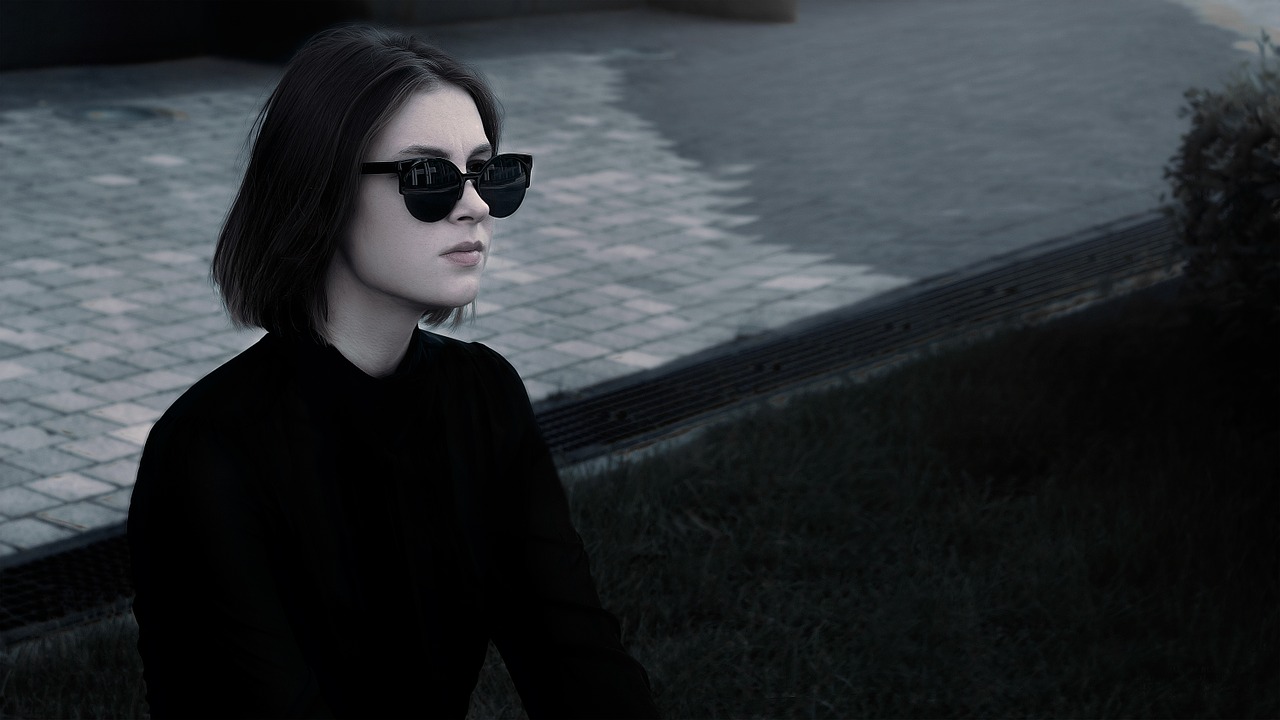 fashionable girl in glasses in the black free photo