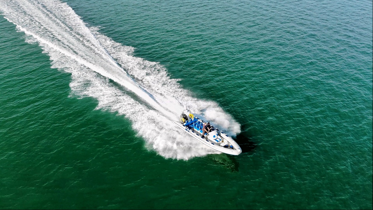 fast boat  speed boat  powerboat free photo