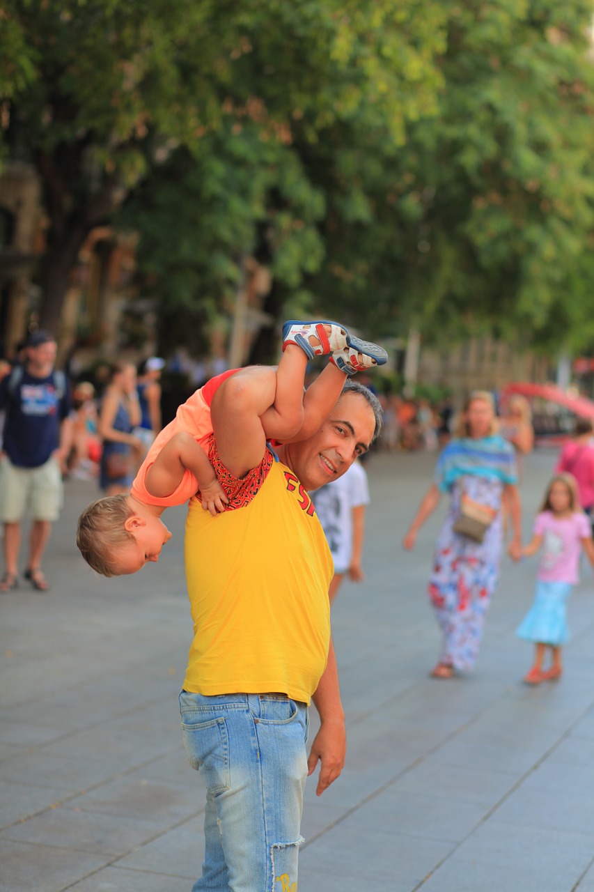father baby barcelona free photo