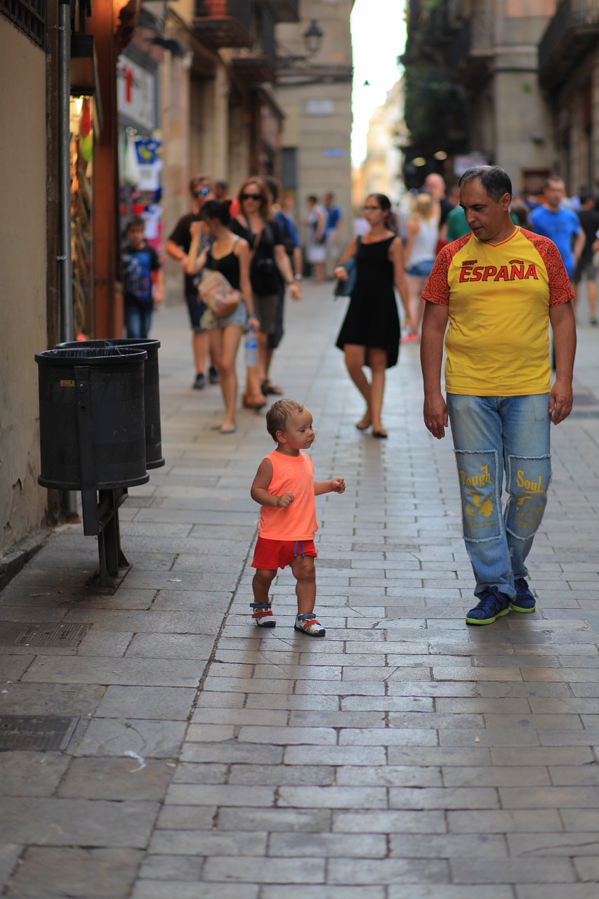 father baby barcelona free photo