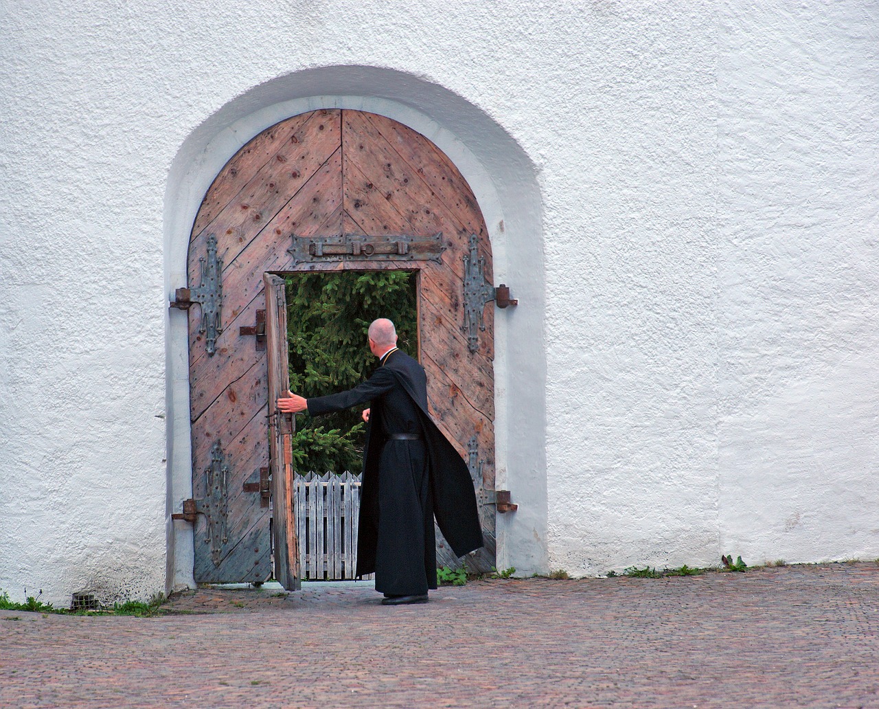 father convent door free photo