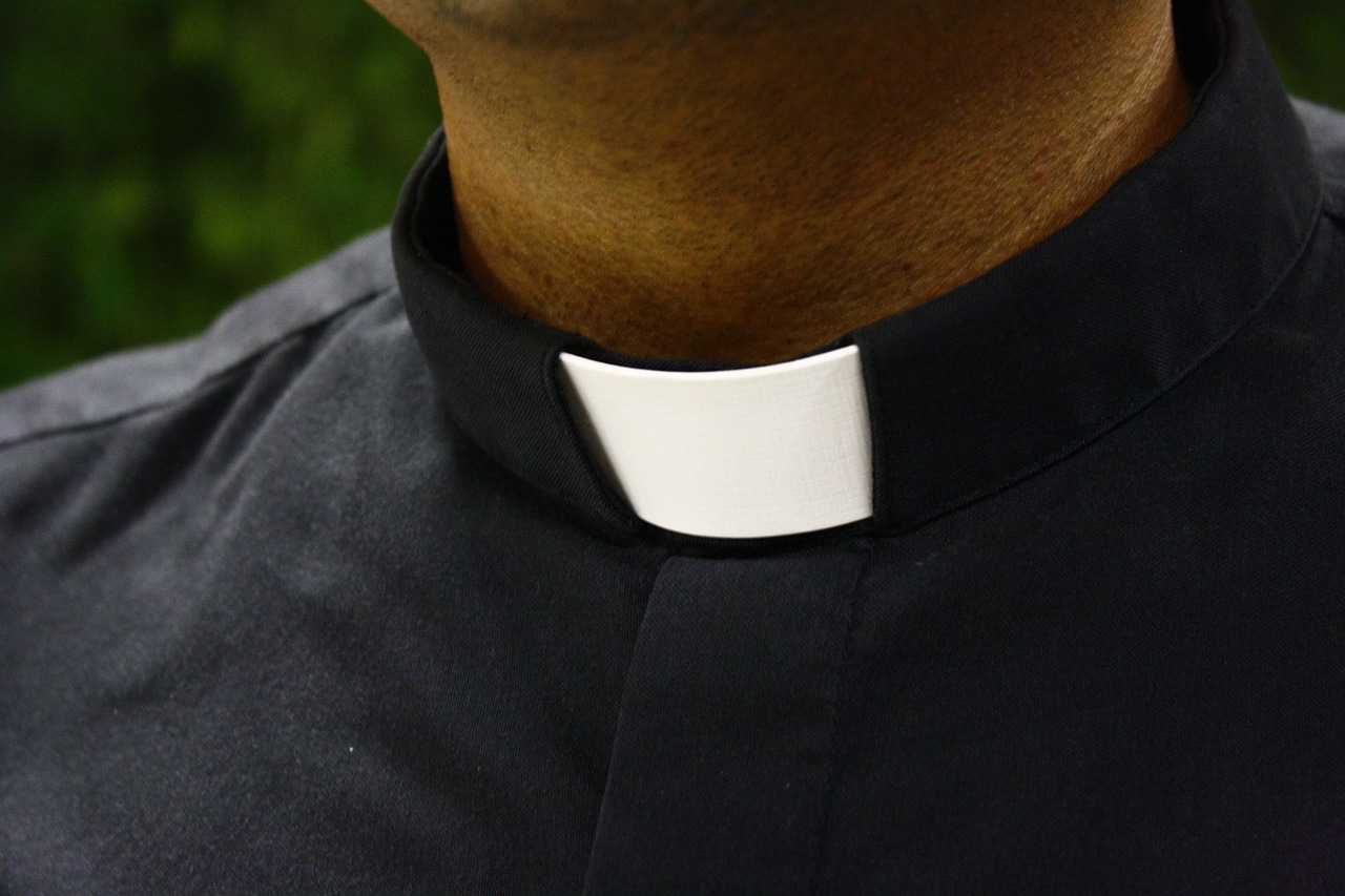 father priest neck free photo