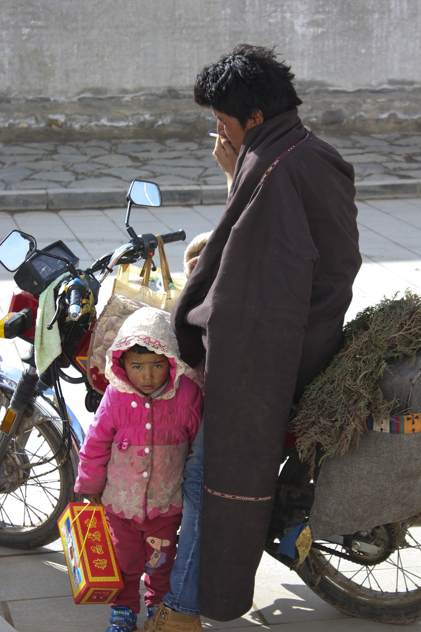 father and daughter tibetan character free photo