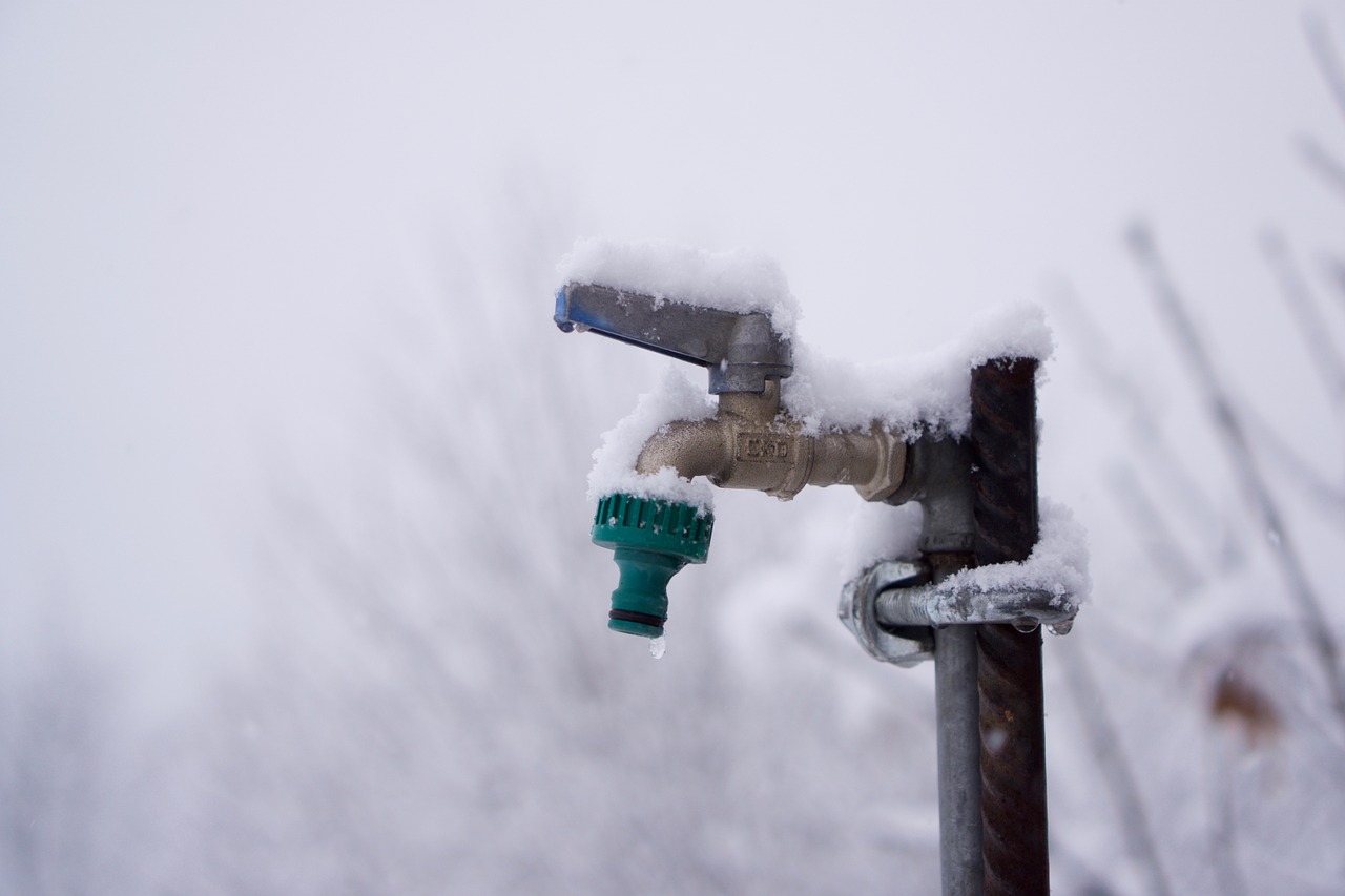 faucet water snow free photo