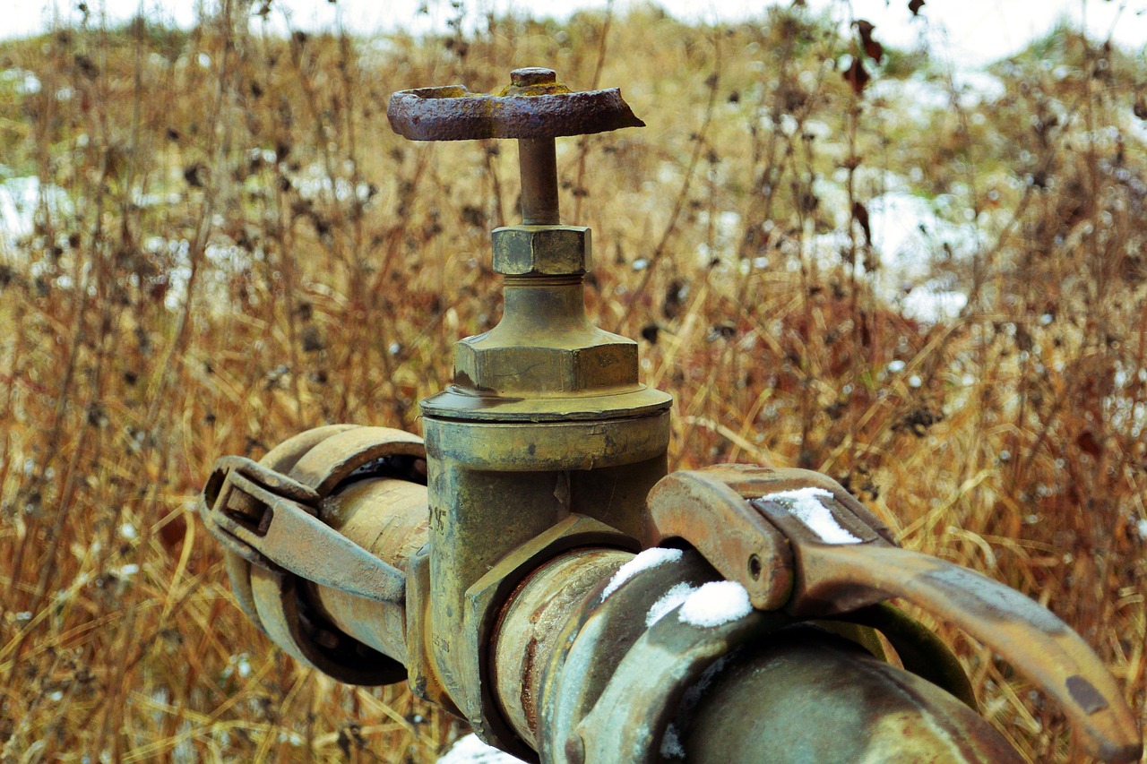 faucet valve broken free photo