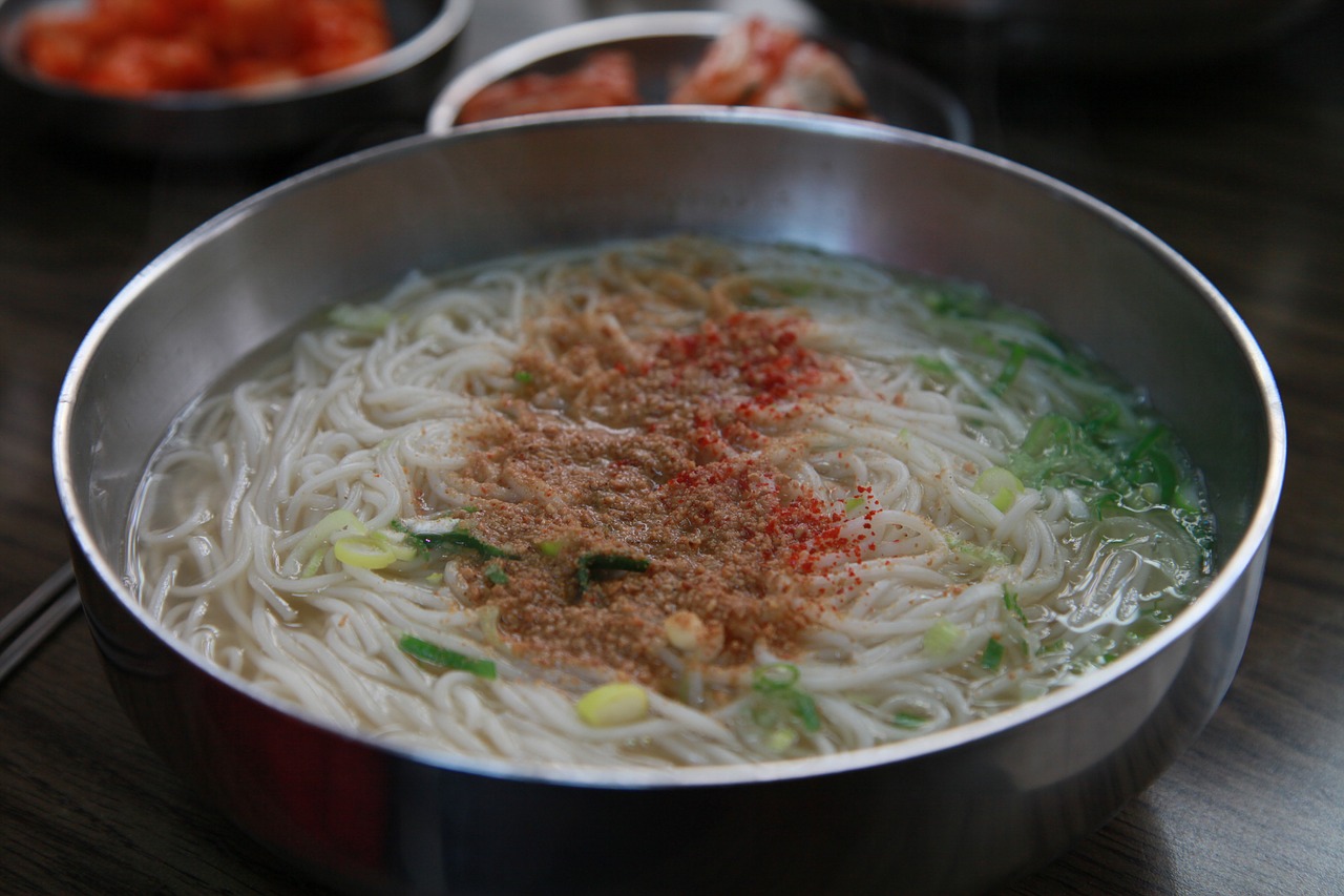 feast noodles water noodles the anchovy broth free photo