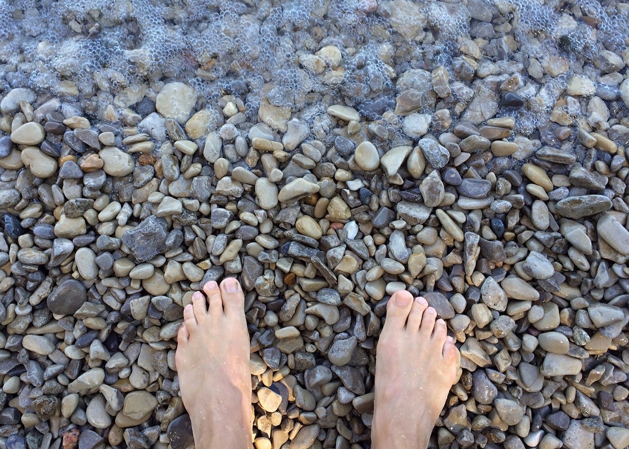 feet barefoot beach free photo