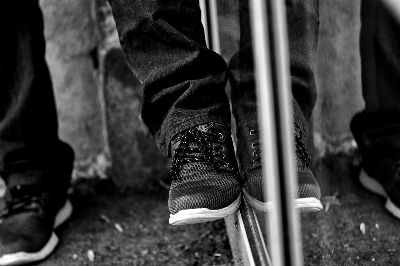feet footwear male free photo