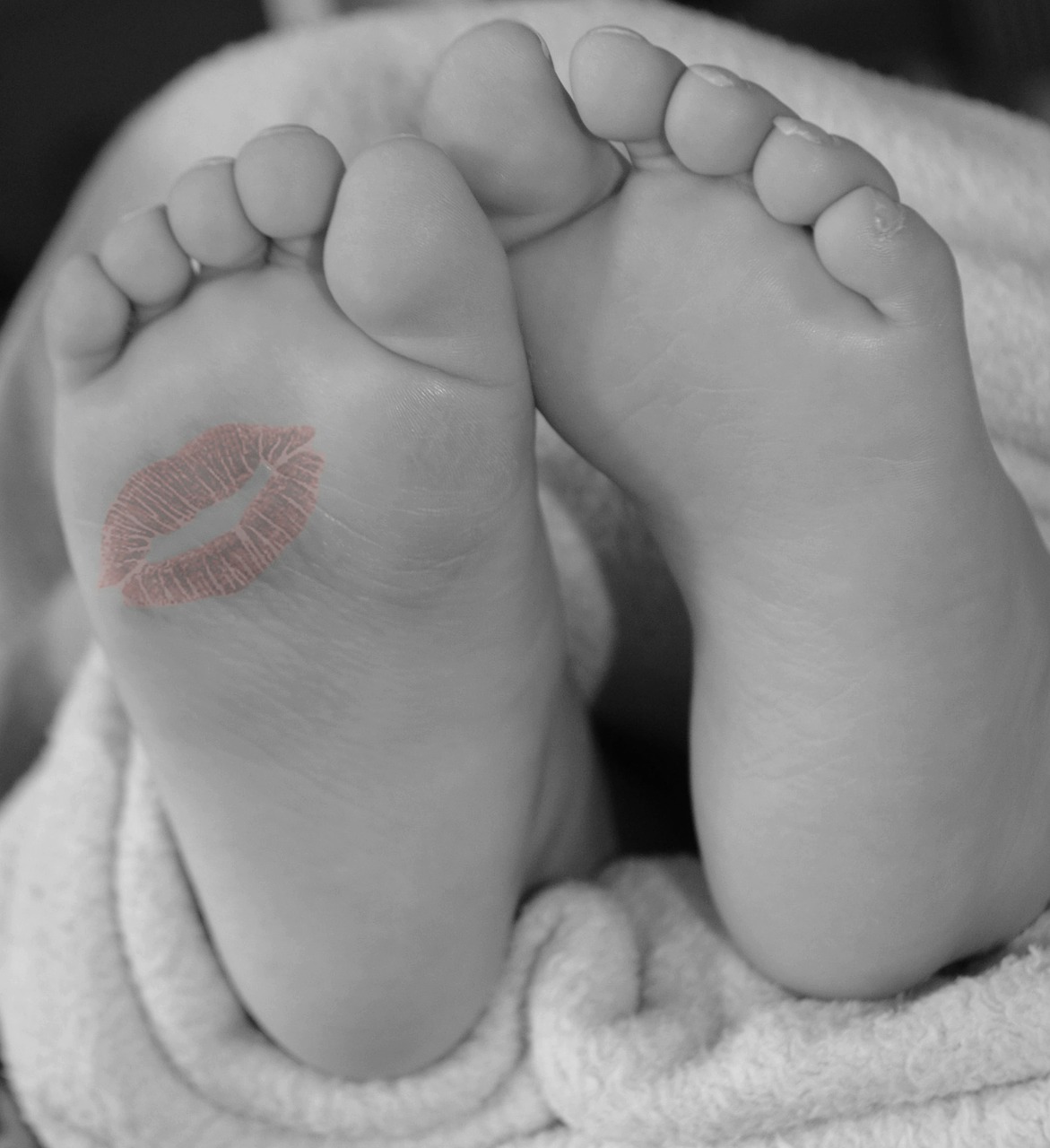 feet baby kiss free photo