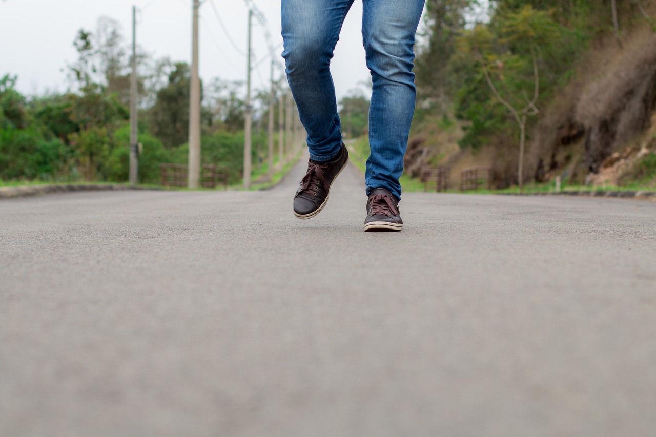 feet  road  walk free photo