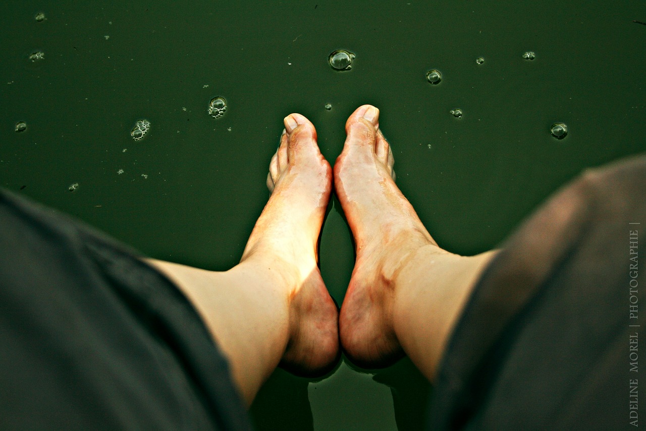 feet water bubbles free photo