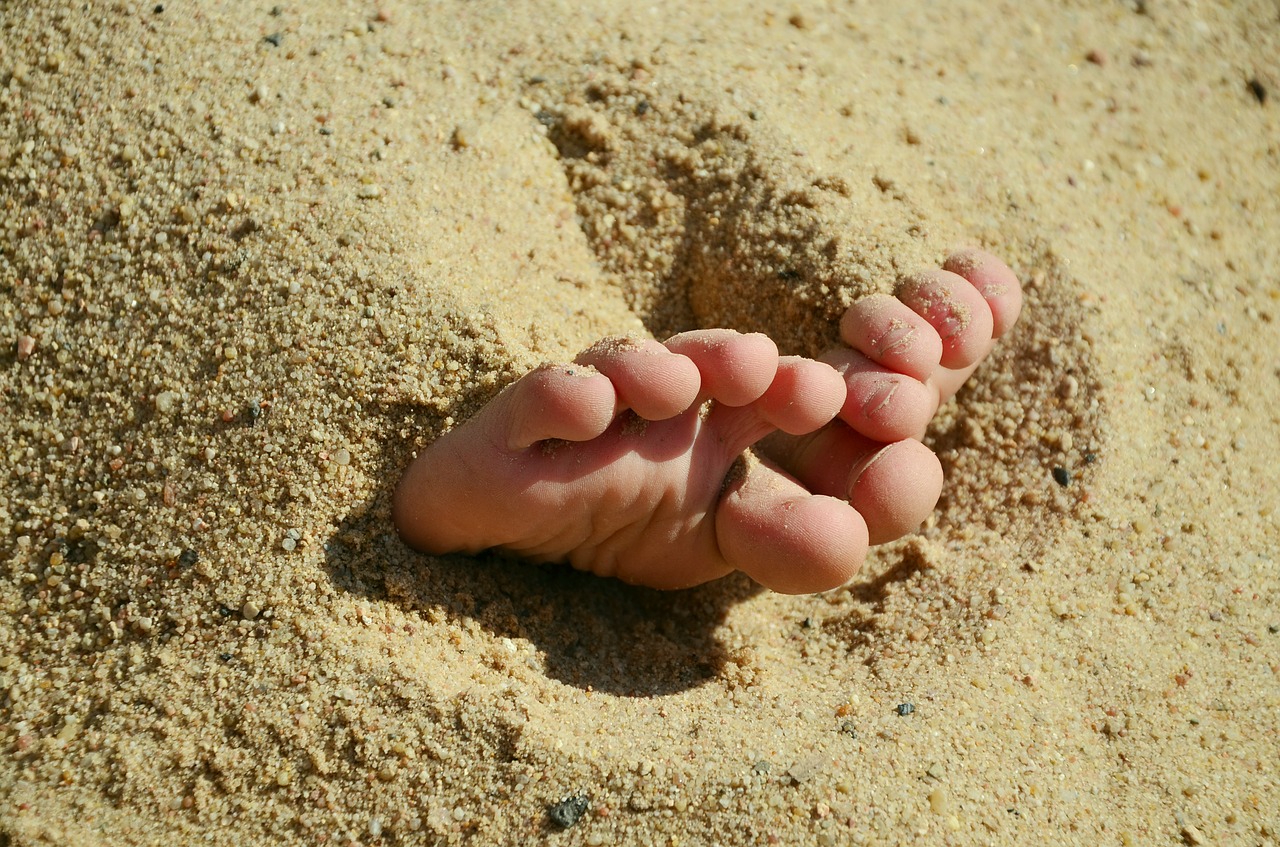 feet sand ten free photo