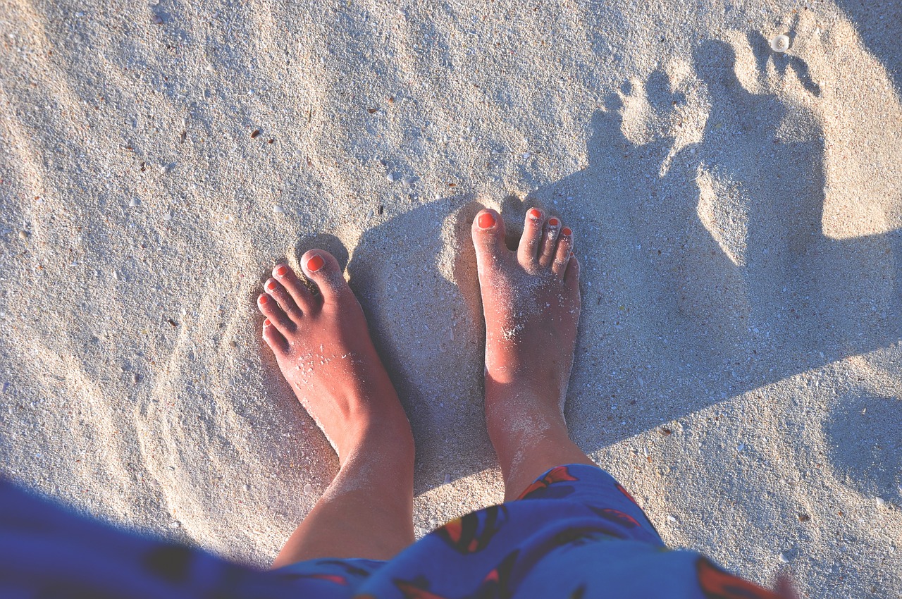 feet toes sand free photo