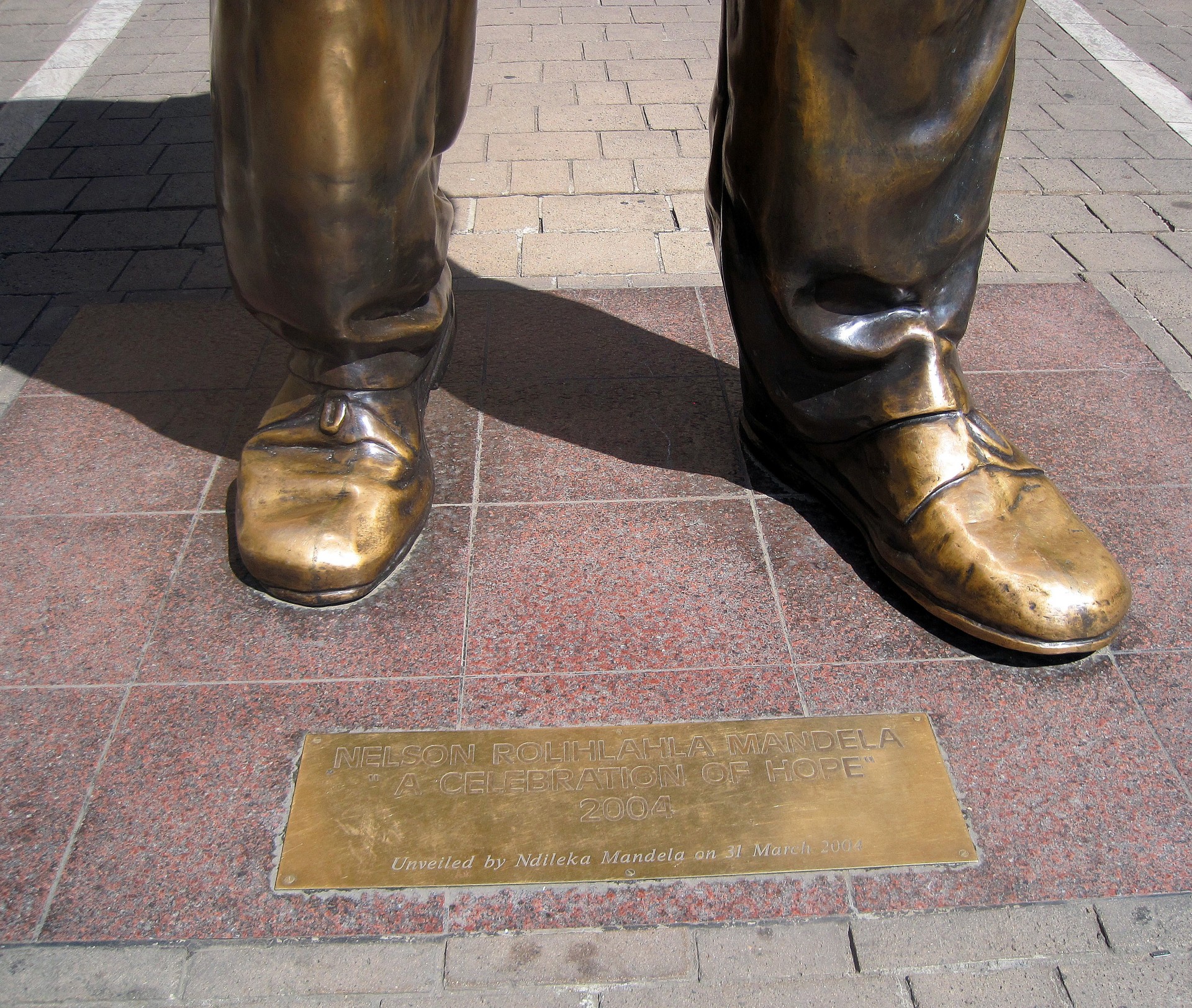 statue feet shoes free photo