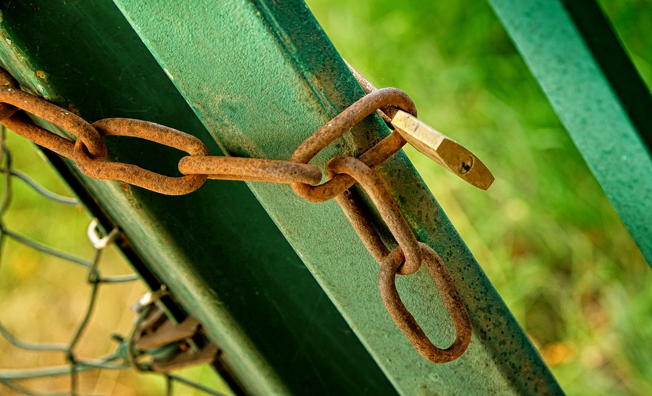 fence chain padlock free photo