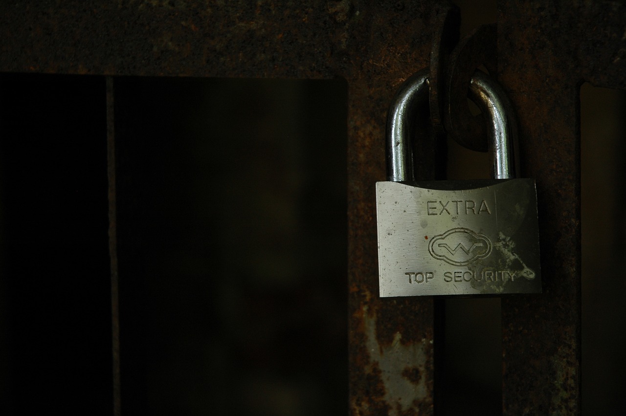 fence padlock security free photo