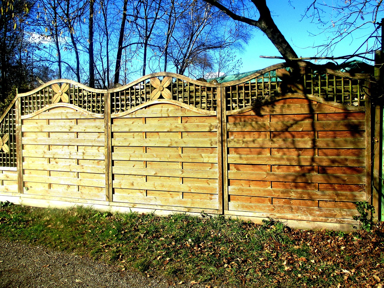 fence wood fence ruffled top free photo