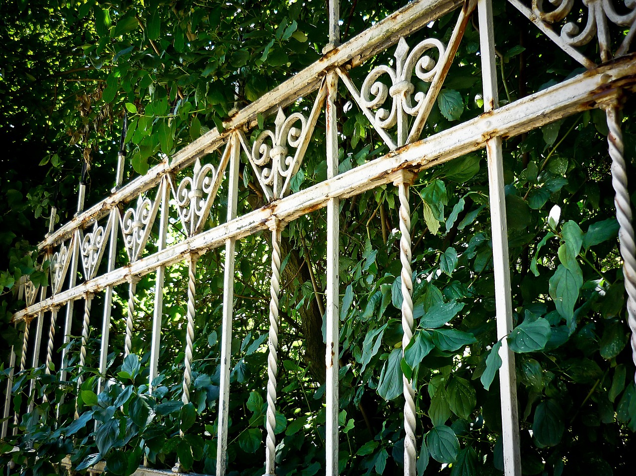 fence old metal free photo